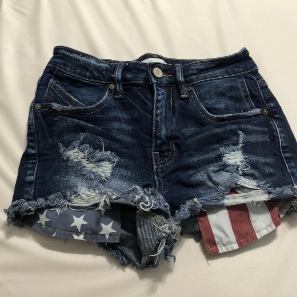 KanCan women’s 24 waist Jean shorts Americana pockets Hi Rise